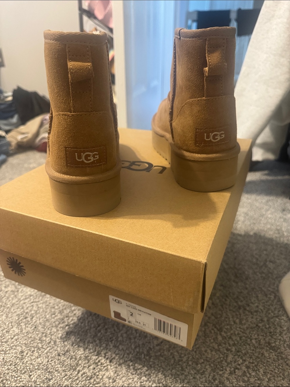 UGG kids Short Suede Boot - Chestnut Brown